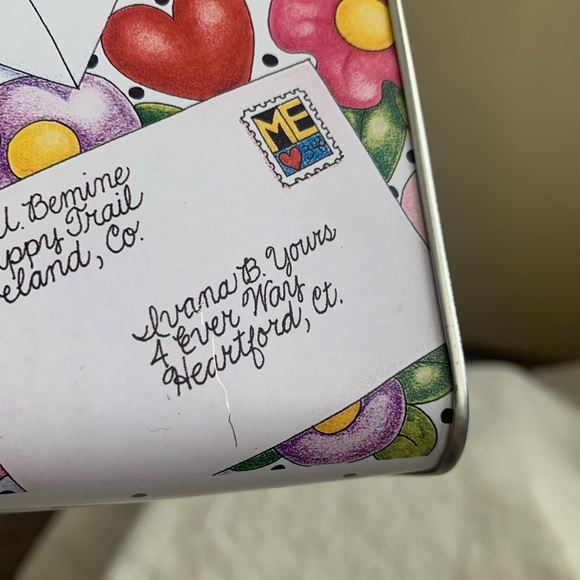 Mary Engelbreit Mailbox Tin with Movable Flag 2001 Michael Co. Flowers Hesrts - Picture 8 of 12